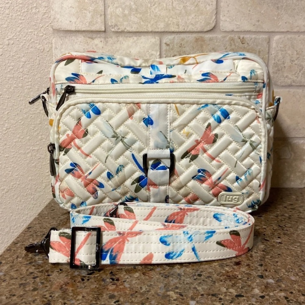 Lug carousel bag